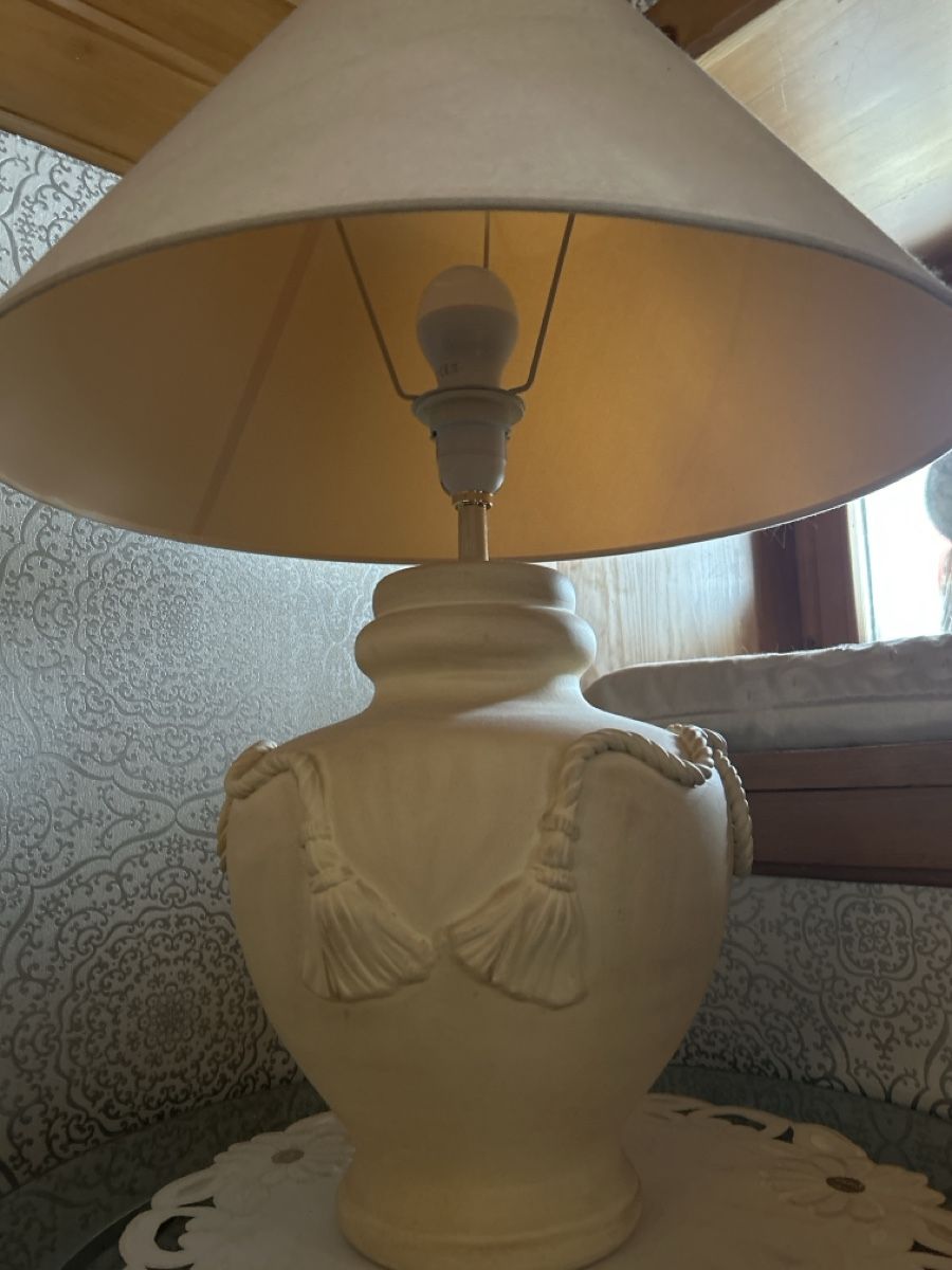 Lampade: Elegante Tischlampe – Usato da Schwyz venduto da Maerzetuepfli 1