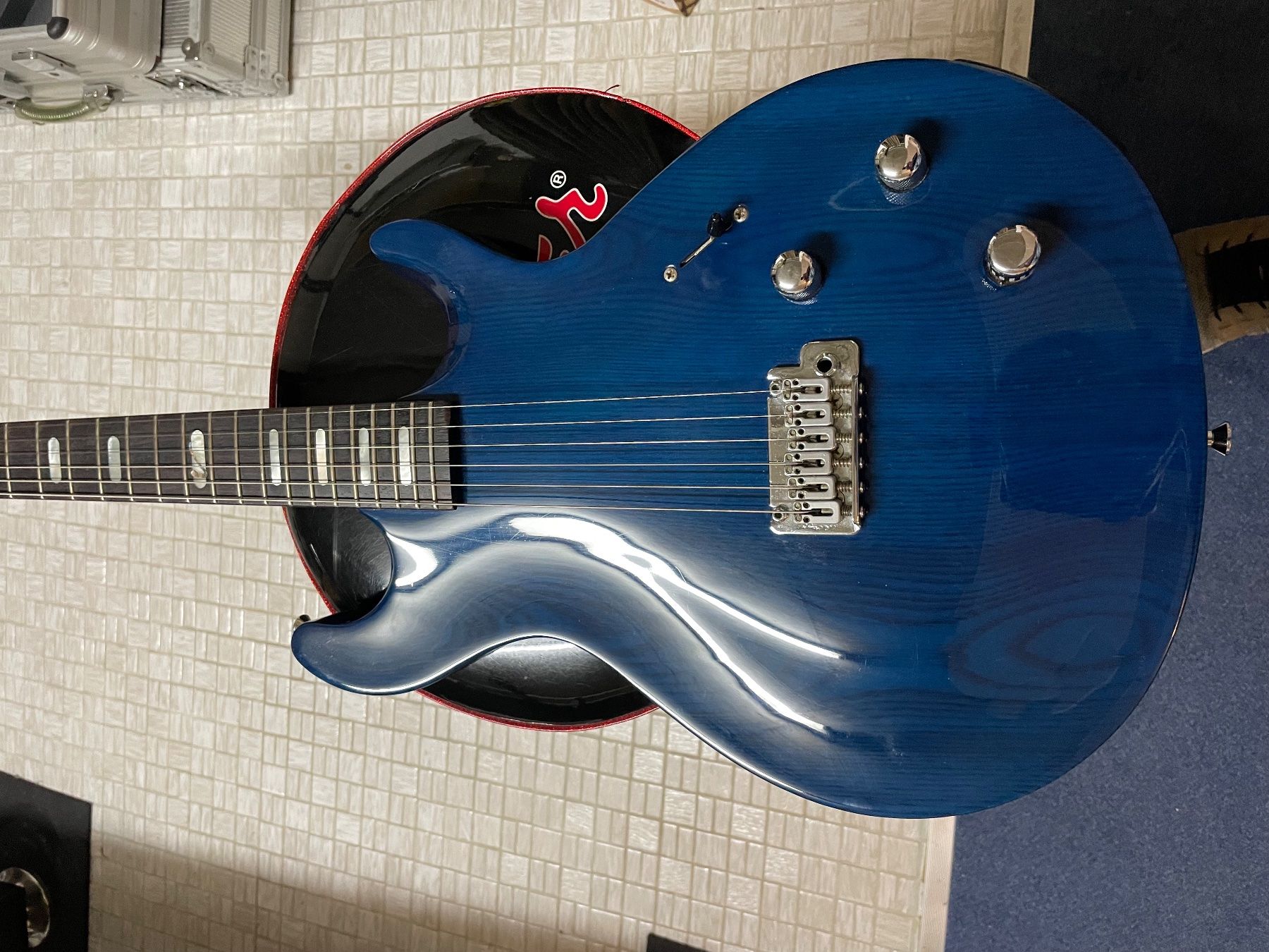 Line 6 Strumenti musicali: Line 6 Variax 700 Electric Blue – Usato da Villmergen venduto da dado2001 1