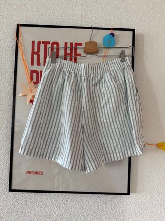 White Uniqlo shorts with green stripes, brand new. Size M