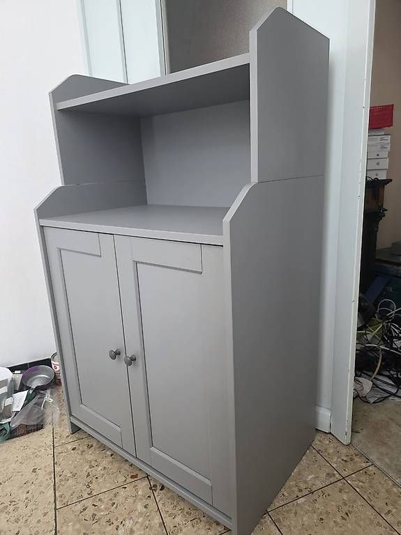 Ikea Commodes: Schönes geräumiges Möbel Ikea grau mit Türen – D'occasion à Grosswangen par Bitubo 1