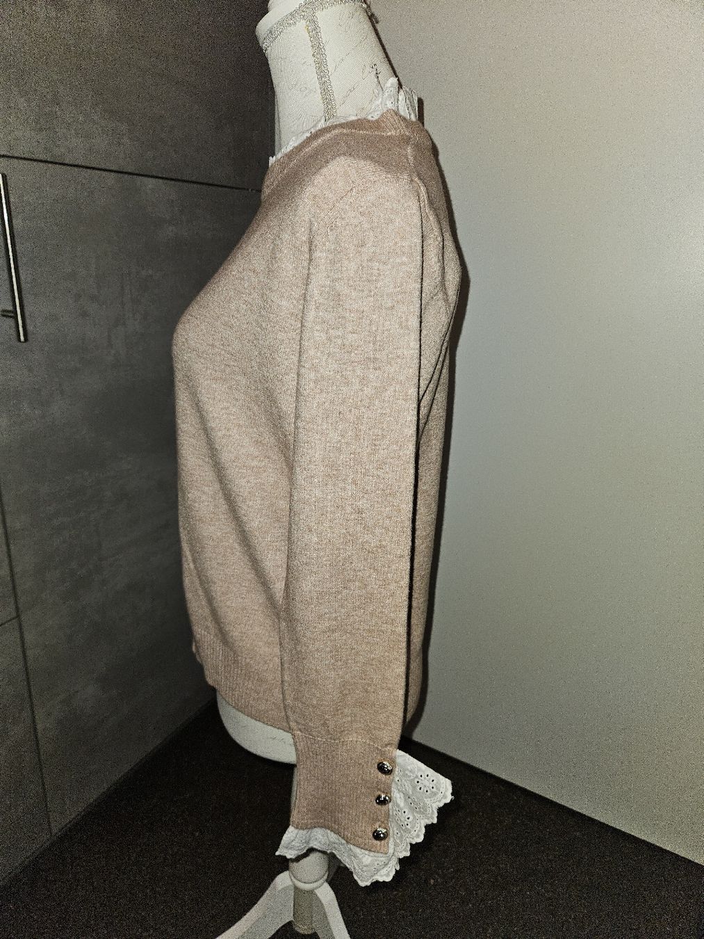 Pullover & Sweatshirts: Pullover alt rosa mit Spitzen  Grösse L – Neu (gemäss Beschreibung) aus Anwil von moosmat 1