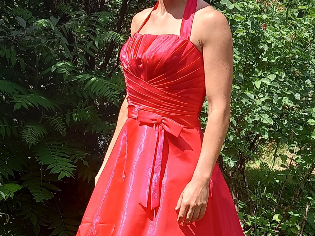 Kleider: Cocktailkleid rot massgeschneidert, Grösse 34-36 – Gebraucht aus Tamins von sem15 6