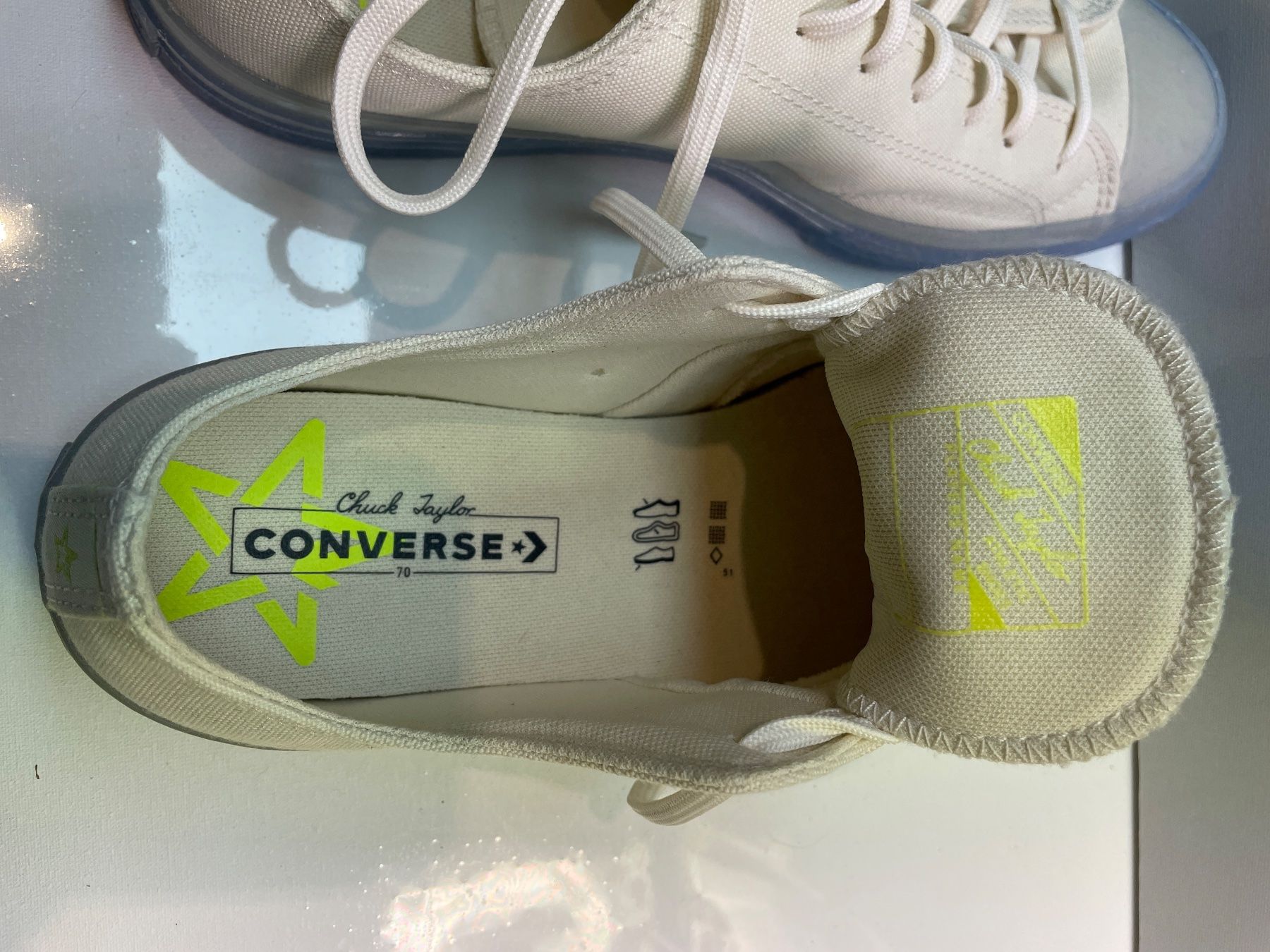 Converse Herrenschuhe: Neue, weisse Converse 'All Star', transparente Sohle in 42.5 – Neu (gemäss Beschreibung) aus Wolfhausen von Mawere 5