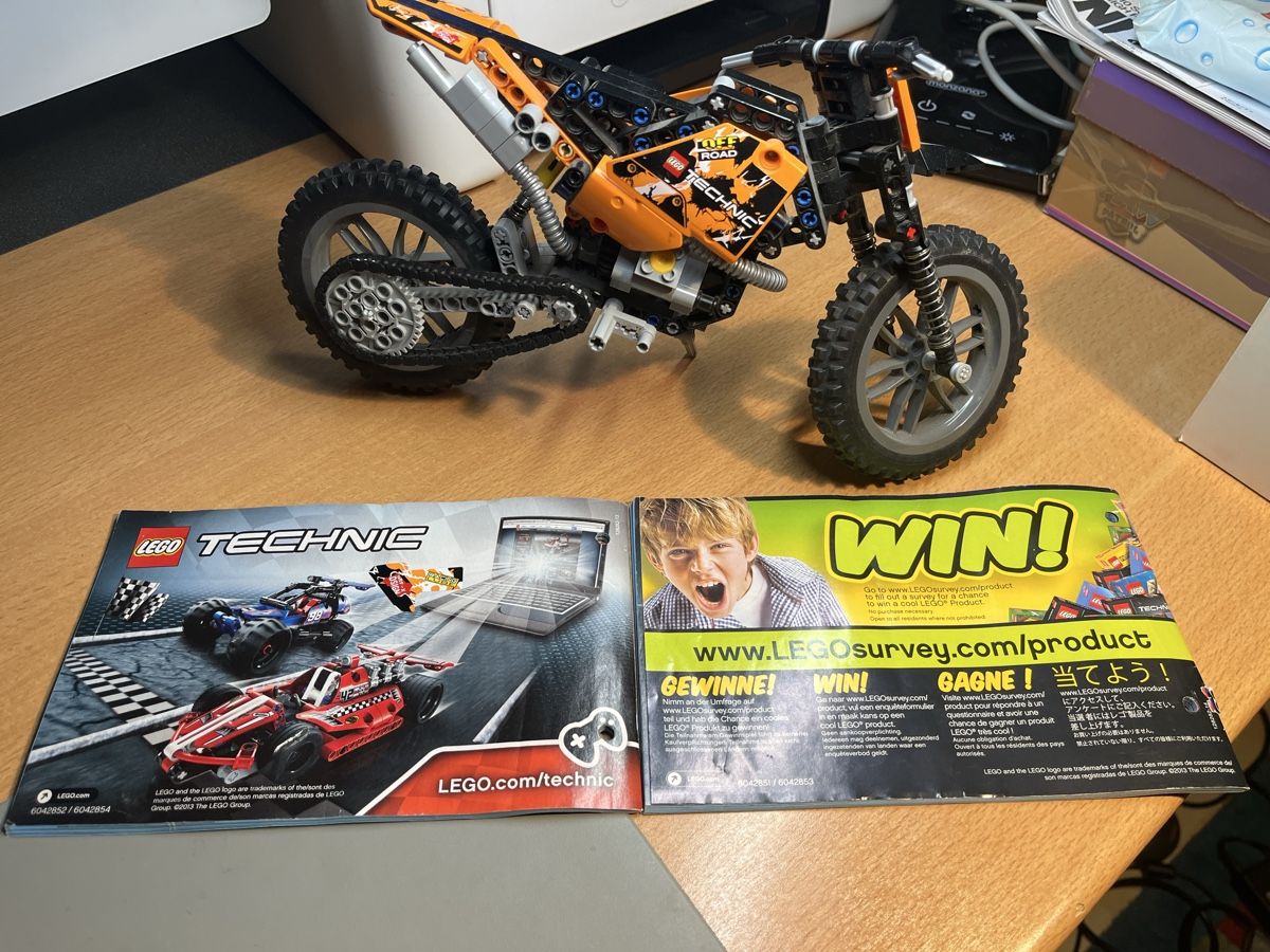Lego Spielzeuge: LEGO Technic Motorrad 42007 mit Anleitungen – Gebraucht aus Emmenbrücke von evo34 5