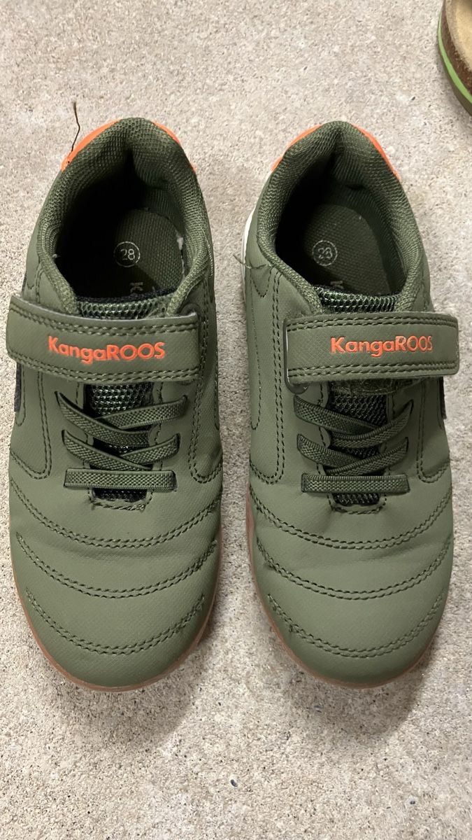 Schuhe für Jungen: KangaROOS Hallenschuhe Grösse 28 – Gebraucht aus Wettingen von Vichli