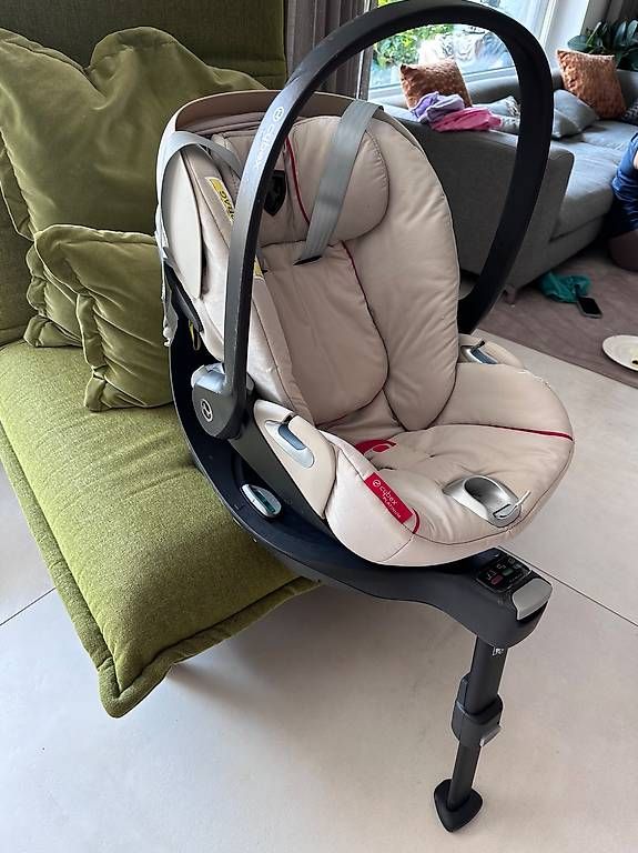 Seggiolini per auto: Cybex Kindersitz inkl. Base zu verkaufen – Usato da Lufingen venduto da adi4646