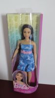Barbie Puppe mit blauem Schmetterlingskleid