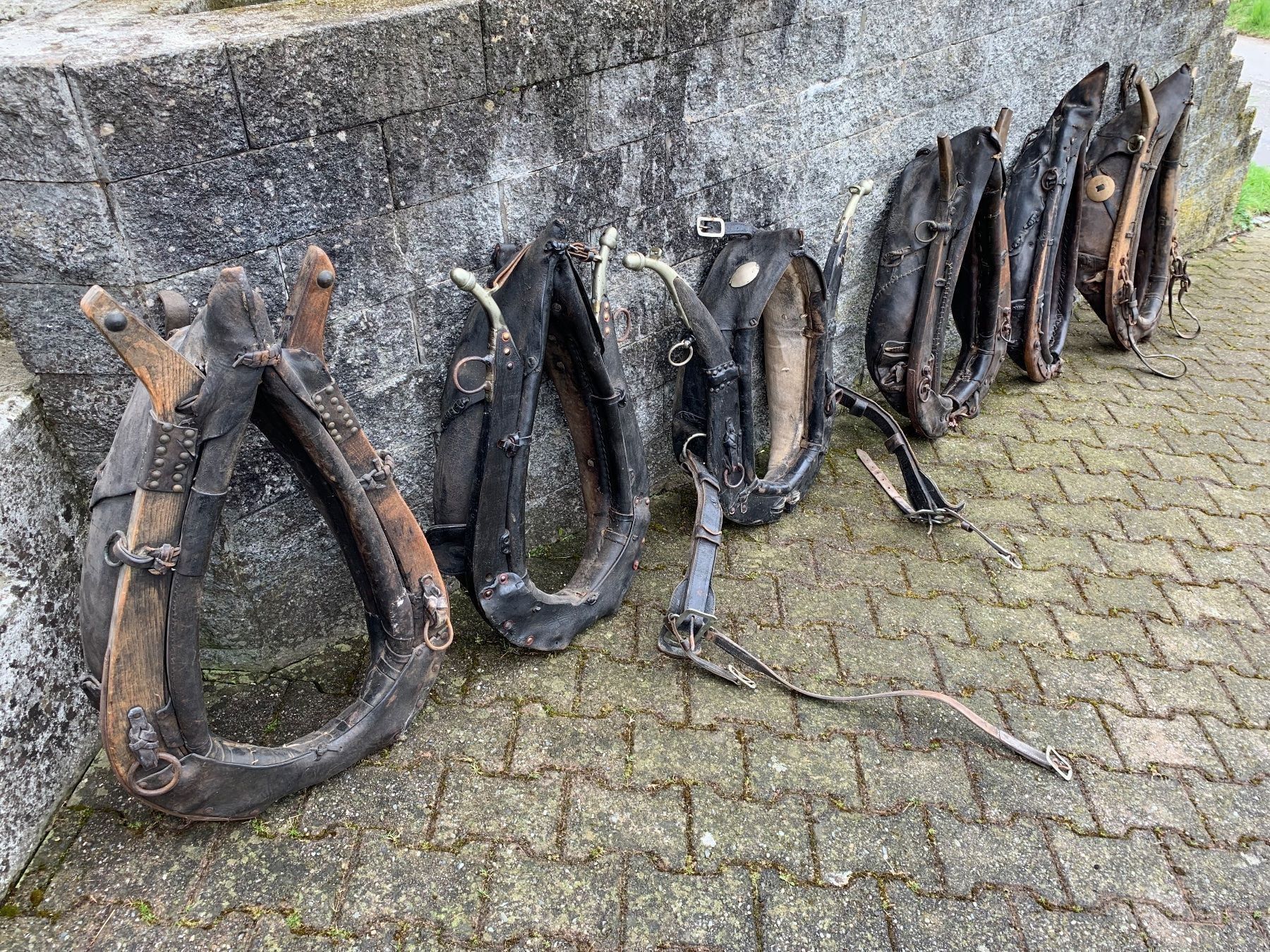 Kutschen: 6 alte Pferdekummete – Gebraucht aus Feldbach von Olive1 2