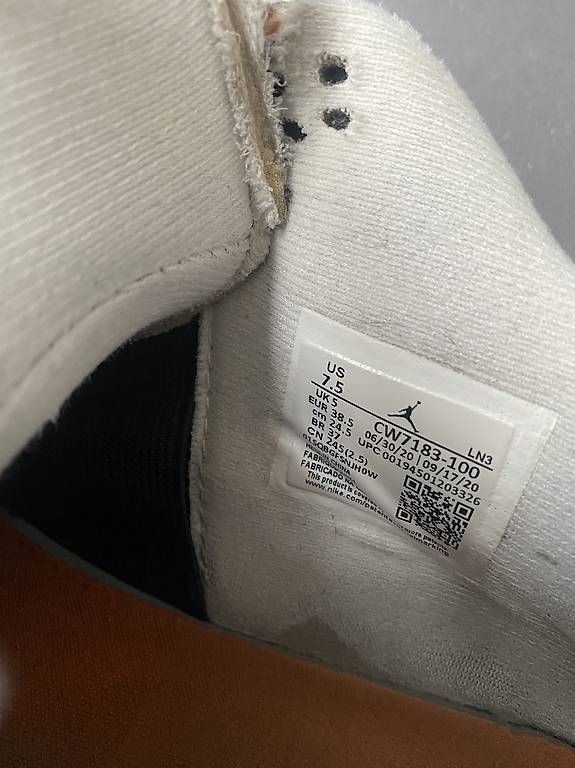 Herrenschuhe: Jordan 4 – Gebraucht aus Areuse von Nic_wd9n 3
