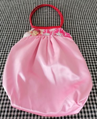Handgenähte Tasche aus Seide von miryam joss