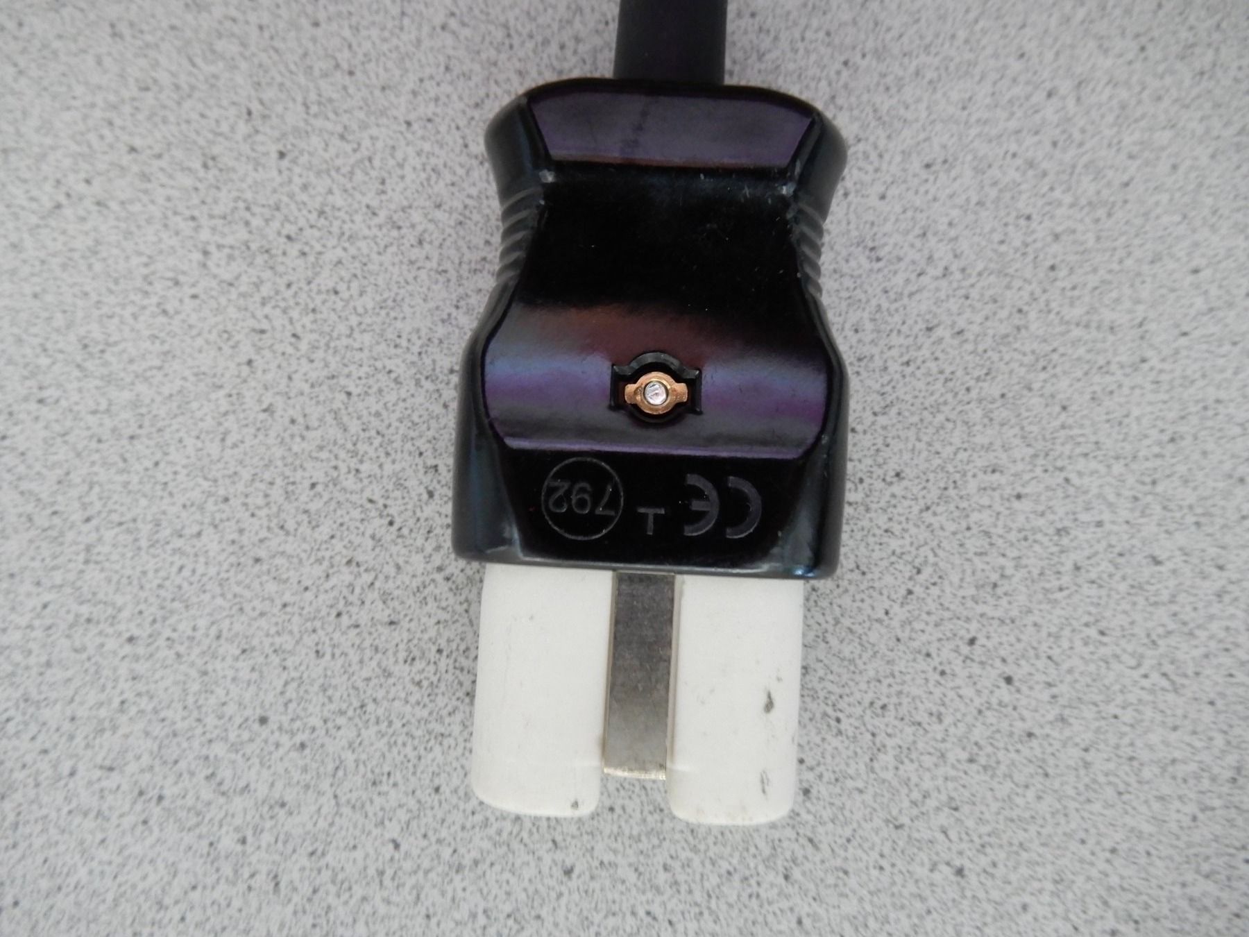Spine: Keramik-Gerätestecker, 220 V – Nuovo (secondo la descrizione) da Burgdorf venduto da Liss 2
