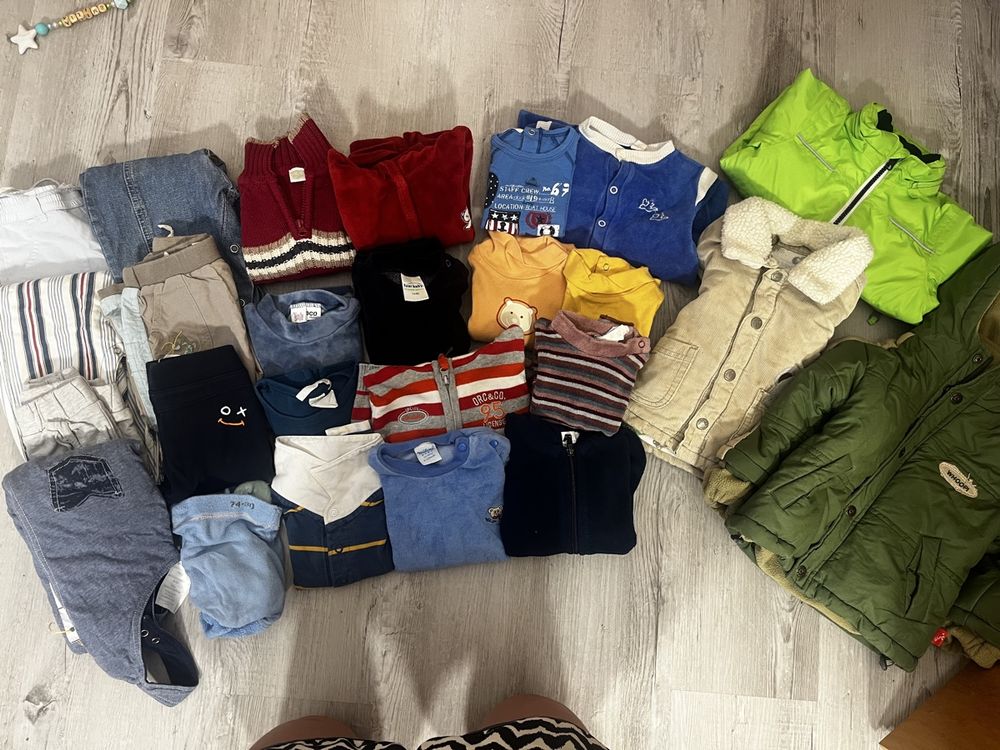 Ensembles coordonnés: Grosses Kleiderpaket für Jungen, Grösse 74 24 Teile – D'occasion à St.Ursen par starjet