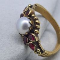 Goldring mit wunderschöner Perle sowie 6 Rubin Edelsteine