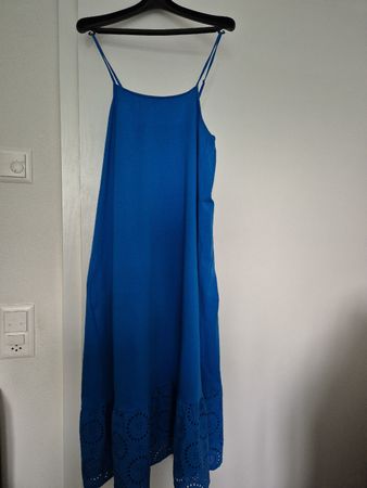 Sommerliches, blaues Maxikleid mit Spitze, Grösse M