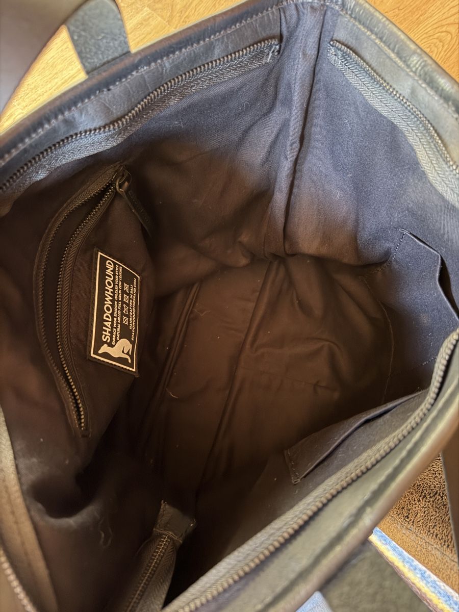 Borse da donna: Shadowhound Ledertasche schwarz Top neuer Zustand – Nuovo e nell'imballaggio originale da Meiringen venduto da Sokajina 1