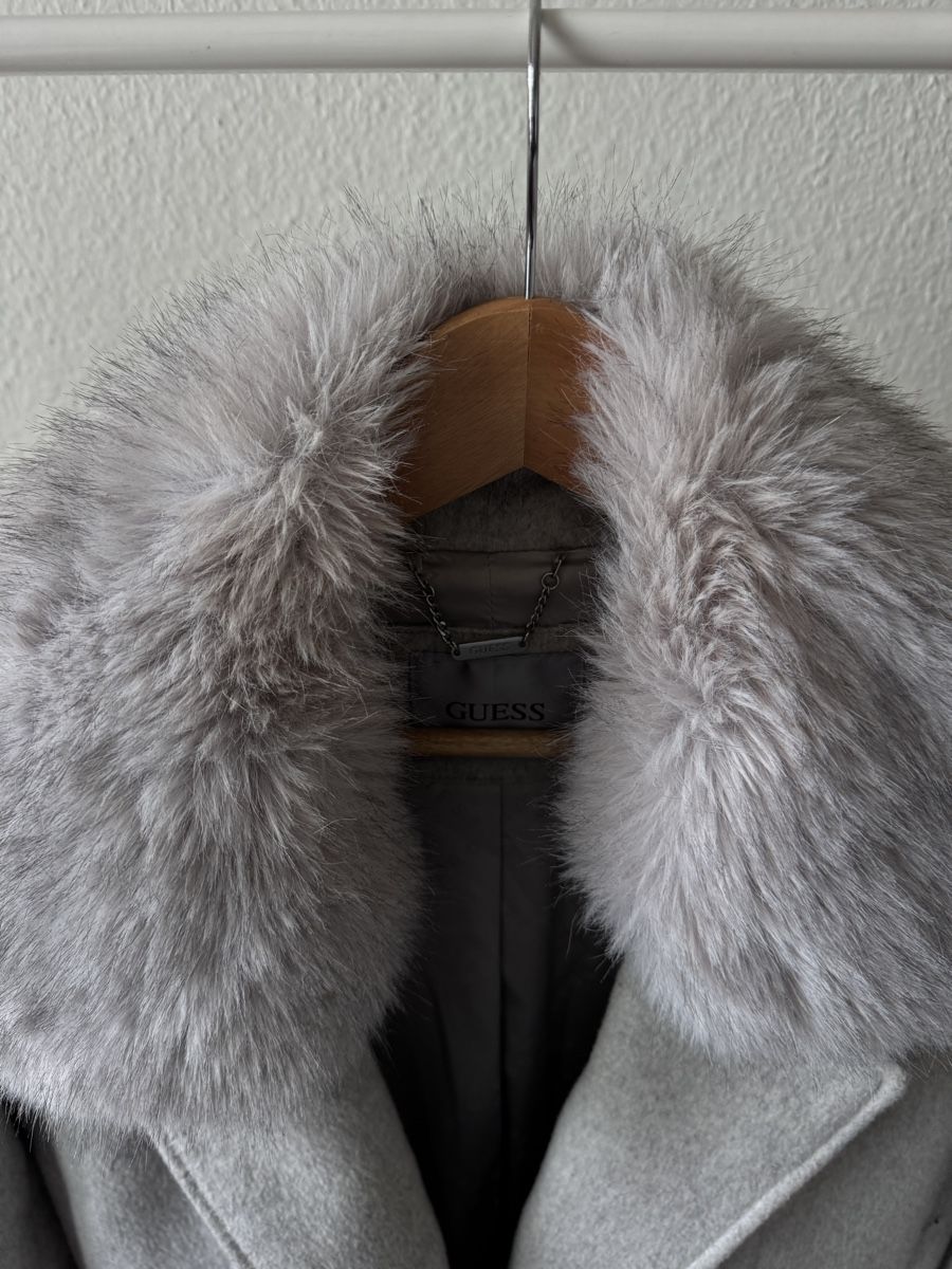 Mäntel: Elegant GUESS Light Gray Winter Coat – Gebraucht aus Genève von che_v9mq 1