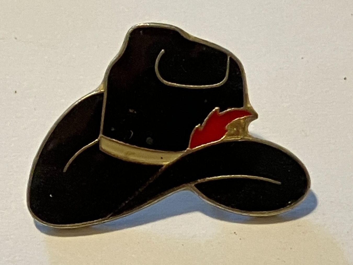 Placchette & Badge: Pin Hut mit roter Feder – Usato da Basel venduto da djwwpp