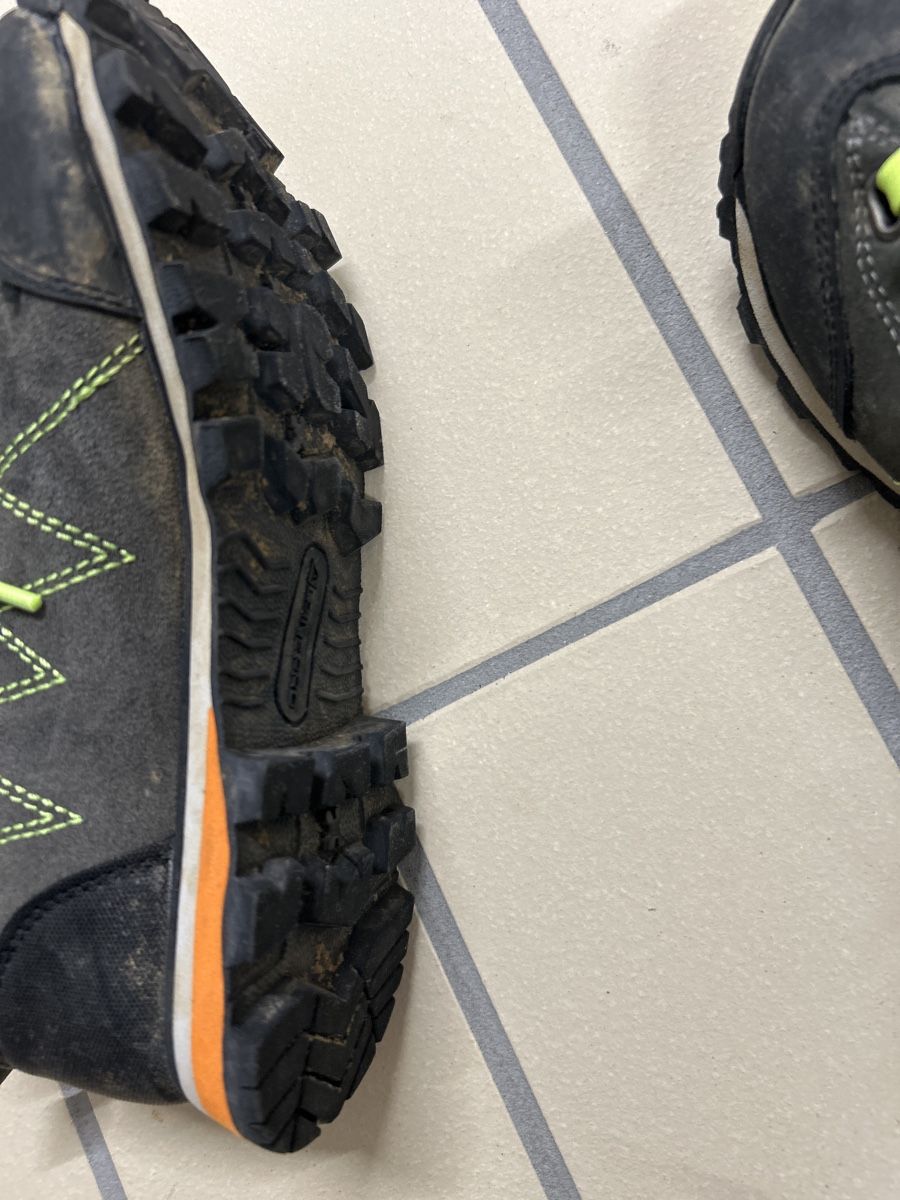 Scarpe da uomo: Alpine Pro Wanderschuhe, Top Zustand, Grösse 37 – Usato da Umiken venduto da AzizaAmar20 2