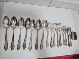 Besteck Set versilbert 16-teilig gebrauchter Zustand