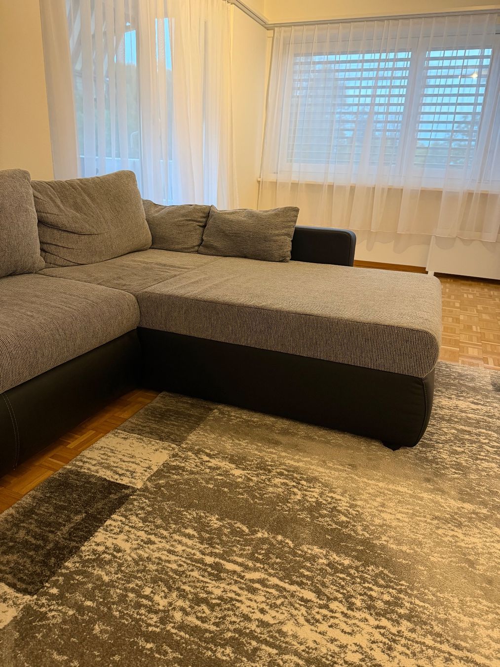Sofas: Ecksofa Stoff schwarz grau guter Zustand – D'occasion à Dietlikon par aisma 1