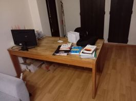 Massiver Holztisch 90 x 180 ausziehbar.