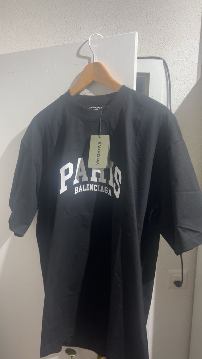 Balenciaga T-shirt: Balenciaga T-Shirt – Nuovo (secondo la descrizione) da Kreuzlingen venduto da ere_b7x7