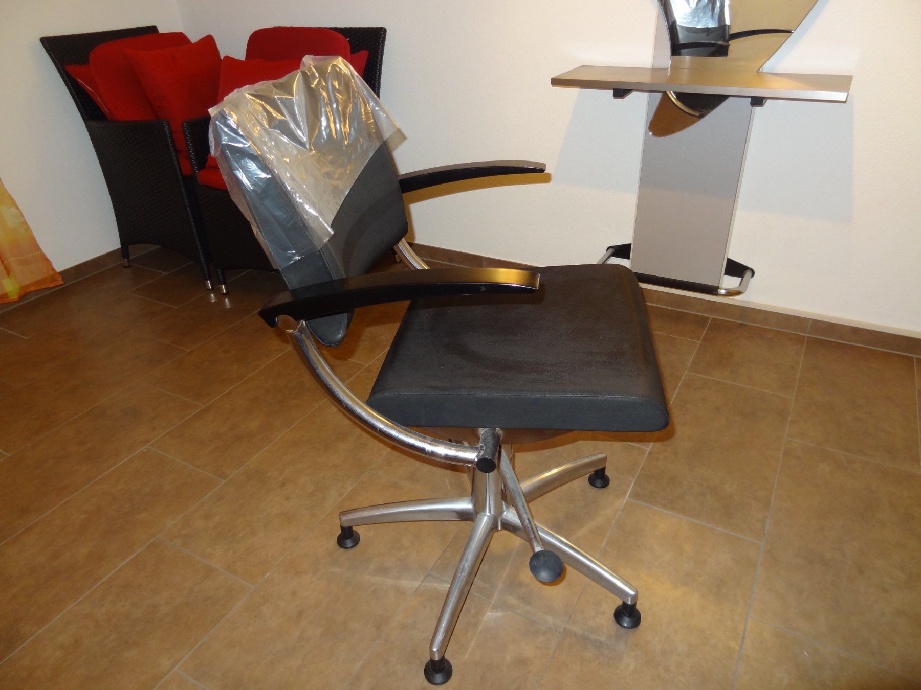 Spiegel: Coiffeur Spiegel mit Stuhl – Neu (gemäss Beschreibung) aus Beckenried von sch_m95t 1