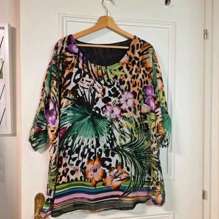 Sommerliche Bluse mit Blumenmuster Gr. L/XL