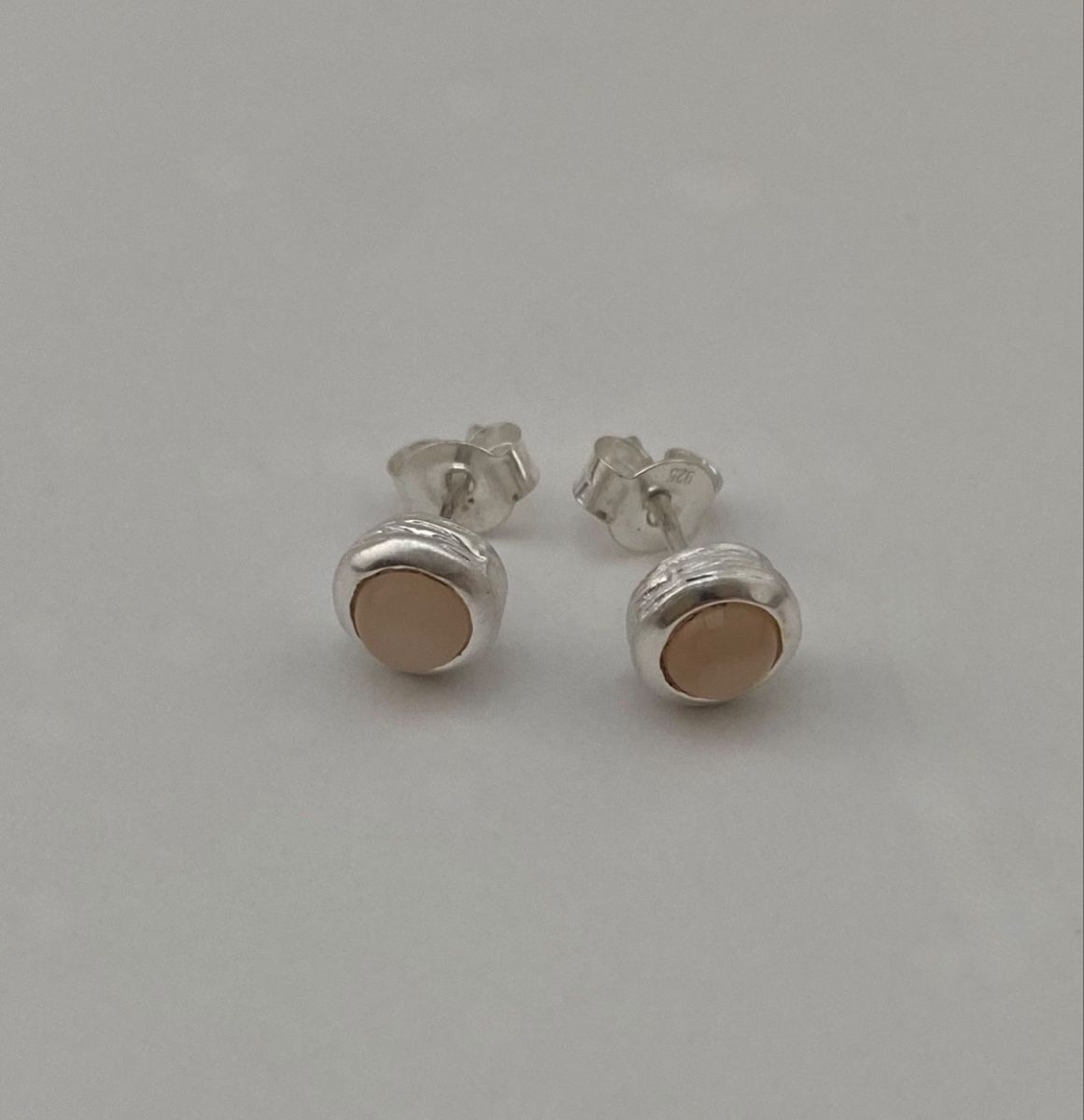 Ohrringe & -stecker: Ohrstecker Mondstein Silber 925 – Neu und originalverpackt aus Erlinsbach von moseco
