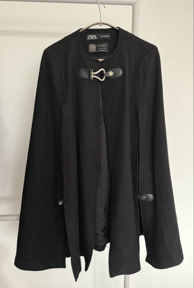 Zara Altro in Moda donna: Zara wool Cape schwarz – Usato da Zürich venduto da di_archive