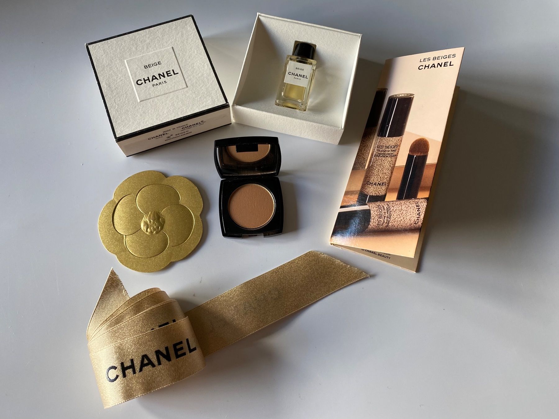 Chanel Profumi & Eau de Toilette: Set miniatures Beige de Chanel – Nuovo e nell'imballaggio originale da Bouveret venduto da wes_7zll