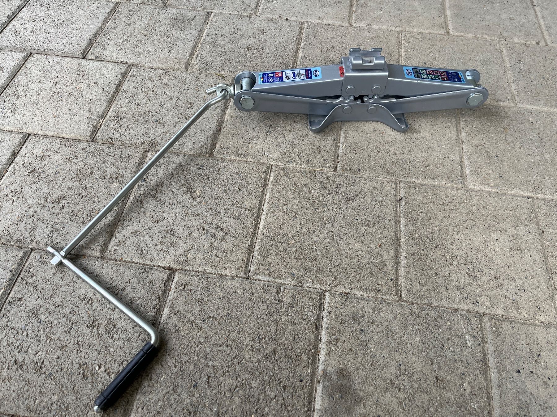 Piattaforme elevatrici & Crick: Wagenheber | Scherenwagenheber | Auto Lift 2t – Usato da Humlikon venduto da snowpeak101 4