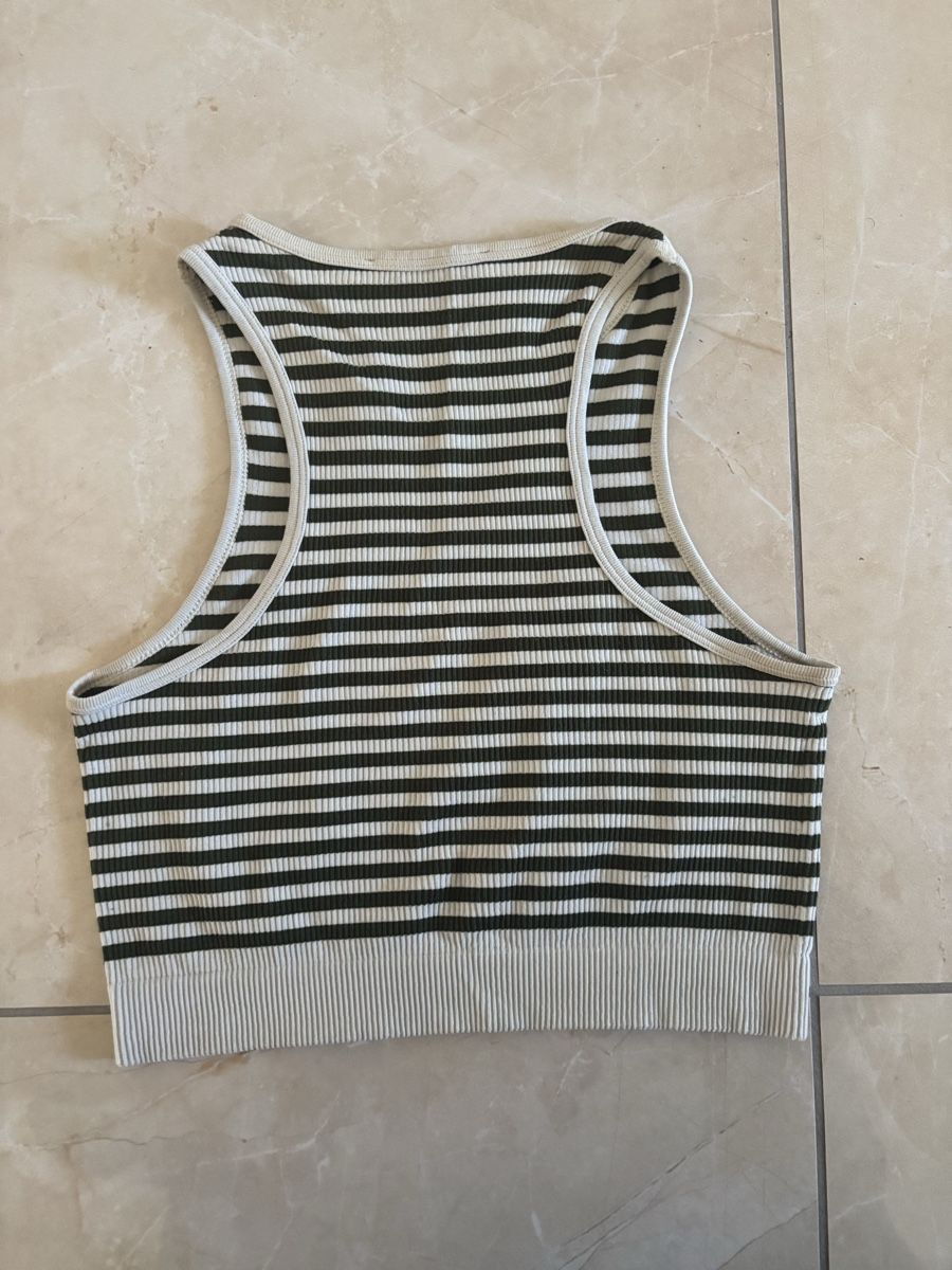 Pull&Bear Top: Crop top Pull&Bear rayé vert et blanc – Usato da La Roche FR venduto da syd_vdb6 1