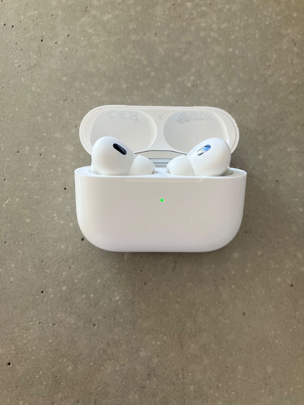 Apple Cuffie: APPLE Air Pods Pro 2 – Usato da Lausanne venduto da mr.v