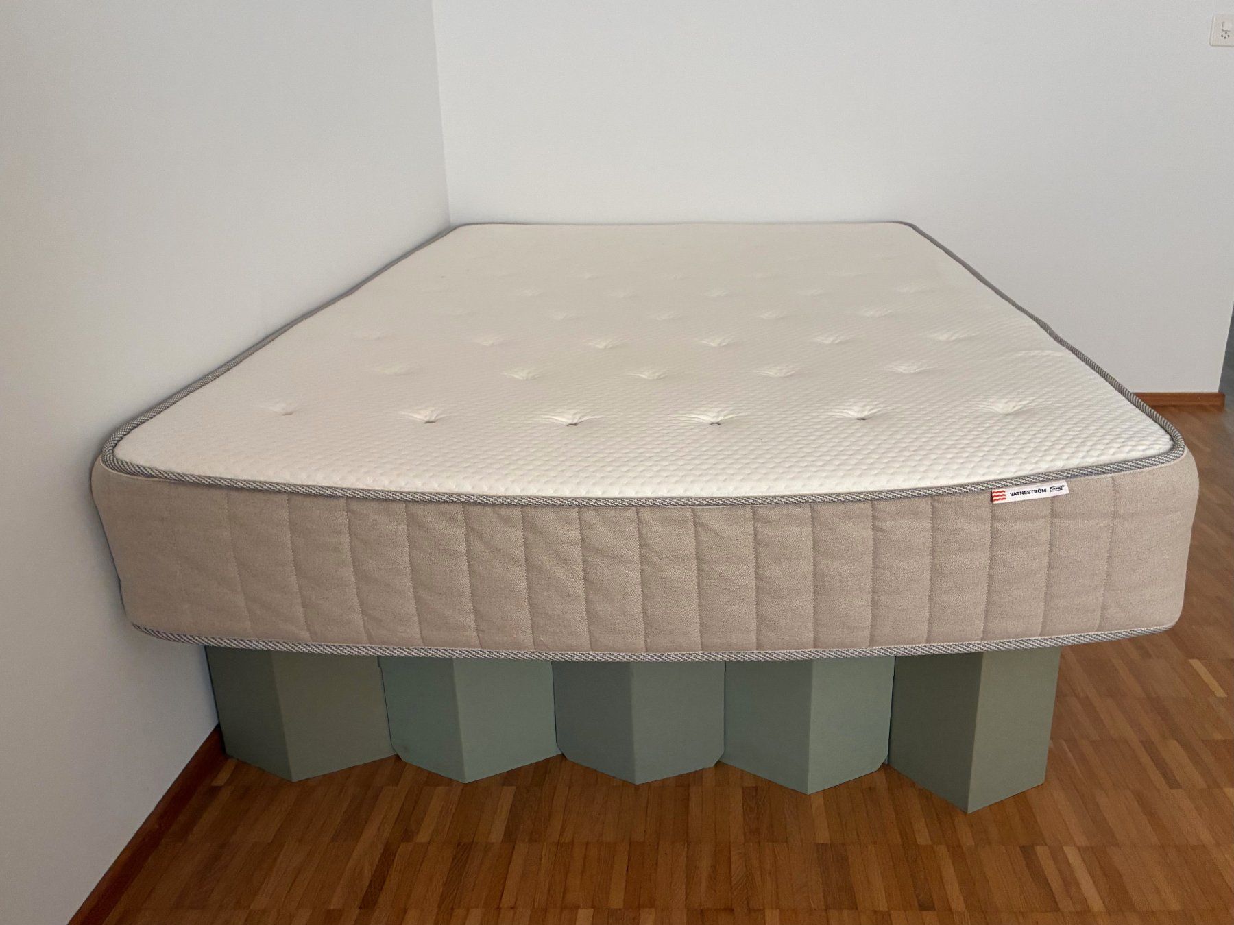Ikea Letti: Pappbett und Matratze 140x200 – Usato da Basel venduto da ziz_try7 2