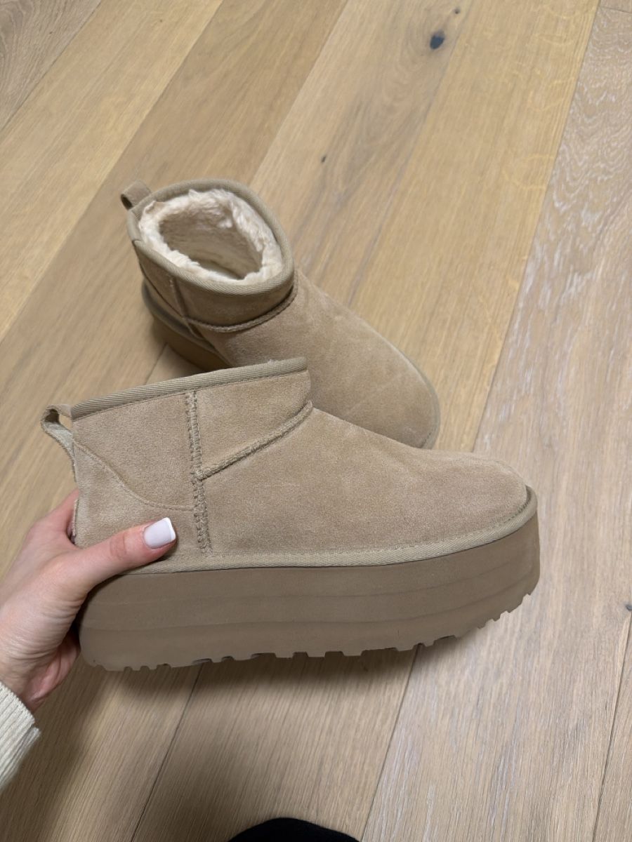 Ugg Scarpe da donna: UGG Platform Boots, Sandfarben, Grösse 38, Neuwertig – Nuovo (secondo la descrizione) da St. Gallen venduto da TairiZ 3