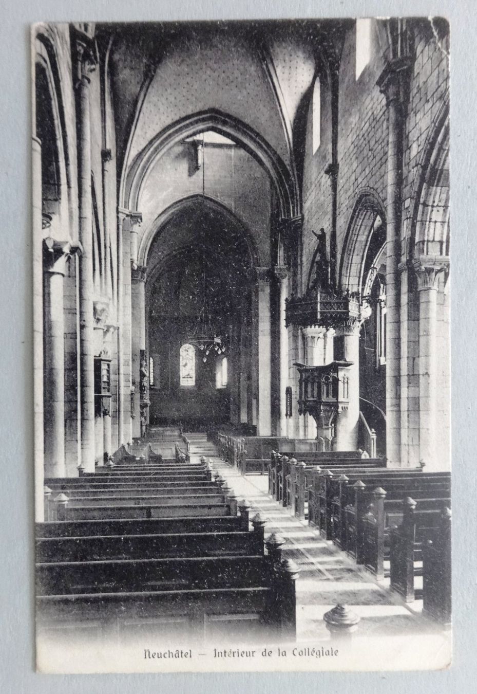 Cartoline postali: Neuchâtel - Intérieur de la Collégiale – Difettoso da Fétigny venduto da Billy2miny