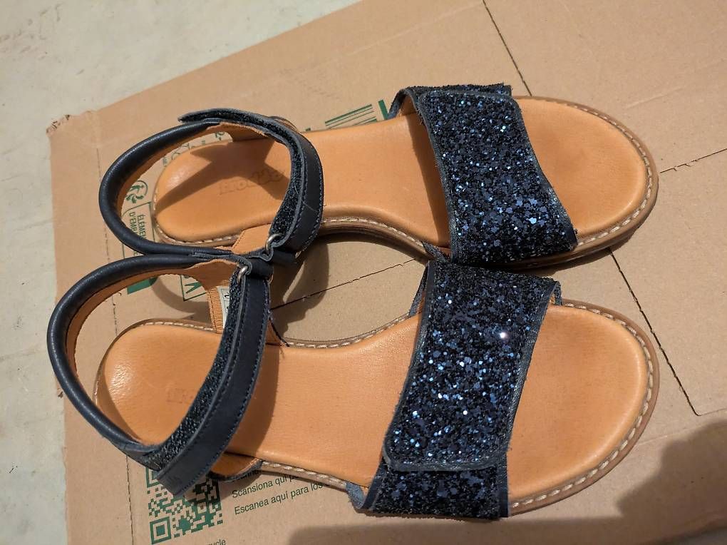 Scarpe per ragazze: Sandalen – Usato da Utzenstorf venduto da dil_7bt7