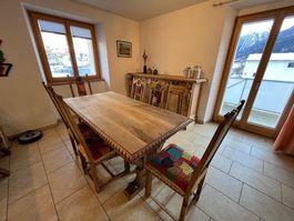 Set di mobili in legno noce massiccio restaurati