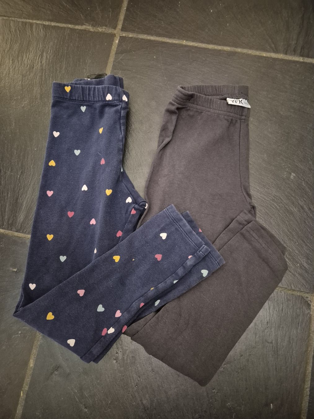 Lotti & Set di vestiti: 2er Set Mädchen Leggings, Grösse 134 – Usato da Ottenbach venduto da Bonski1