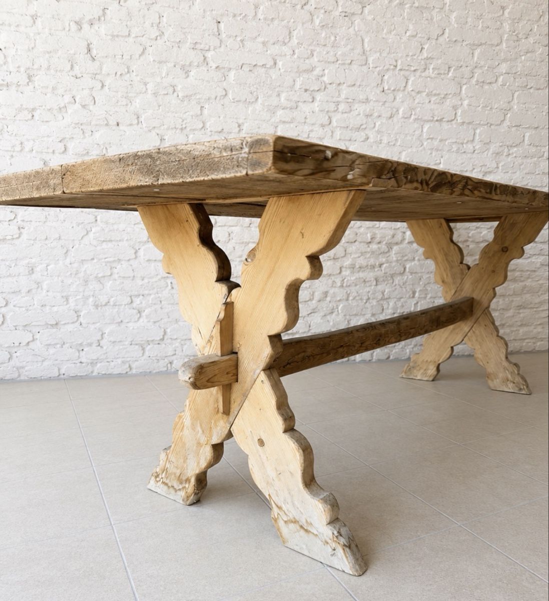 Tavoli: Antiker Tisch aus Holz – Usato da Plasselb venduto da SeislerBrocki 1