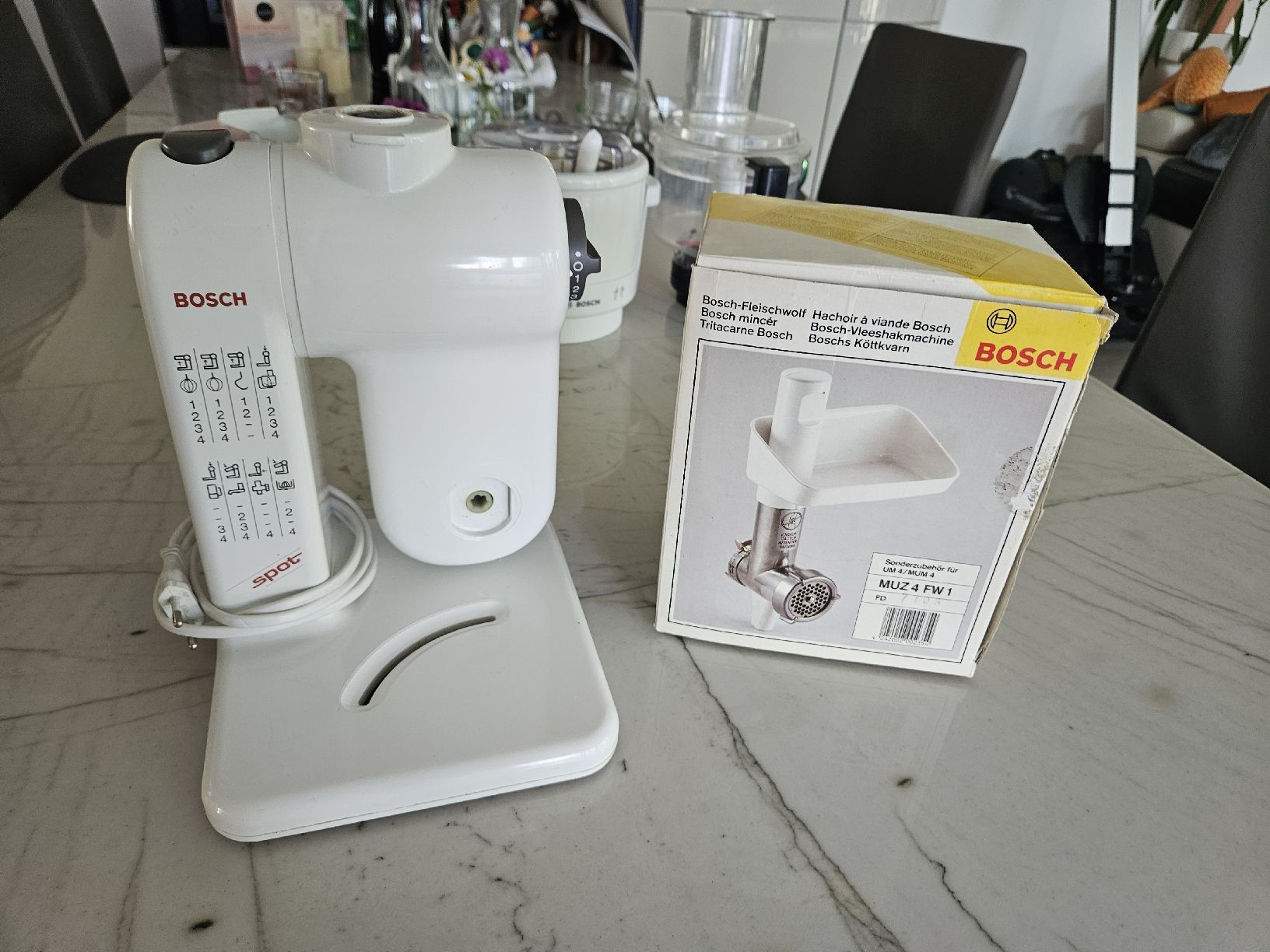 Bosch Elettrodomestici da cucina: Küchenmaschine Bosch MUM4 mit Eismaschine u Fleischwolf – Usato da Kloten venduto da Tacha_gb 7
