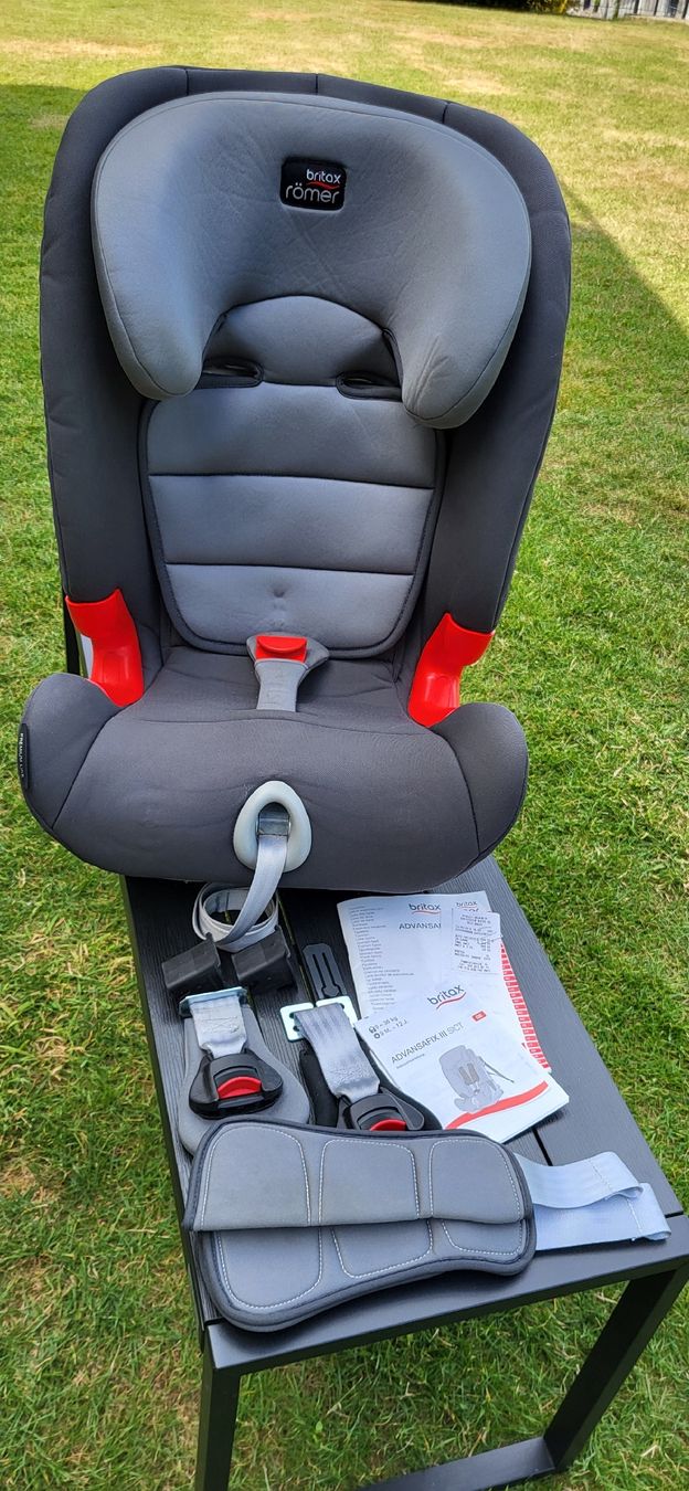 Britax Römer Auto-Kindersitze: Kindersitz Britax Römer Advansafix III Sict – Gebraucht aus Brittnau von Faeugefredu 3