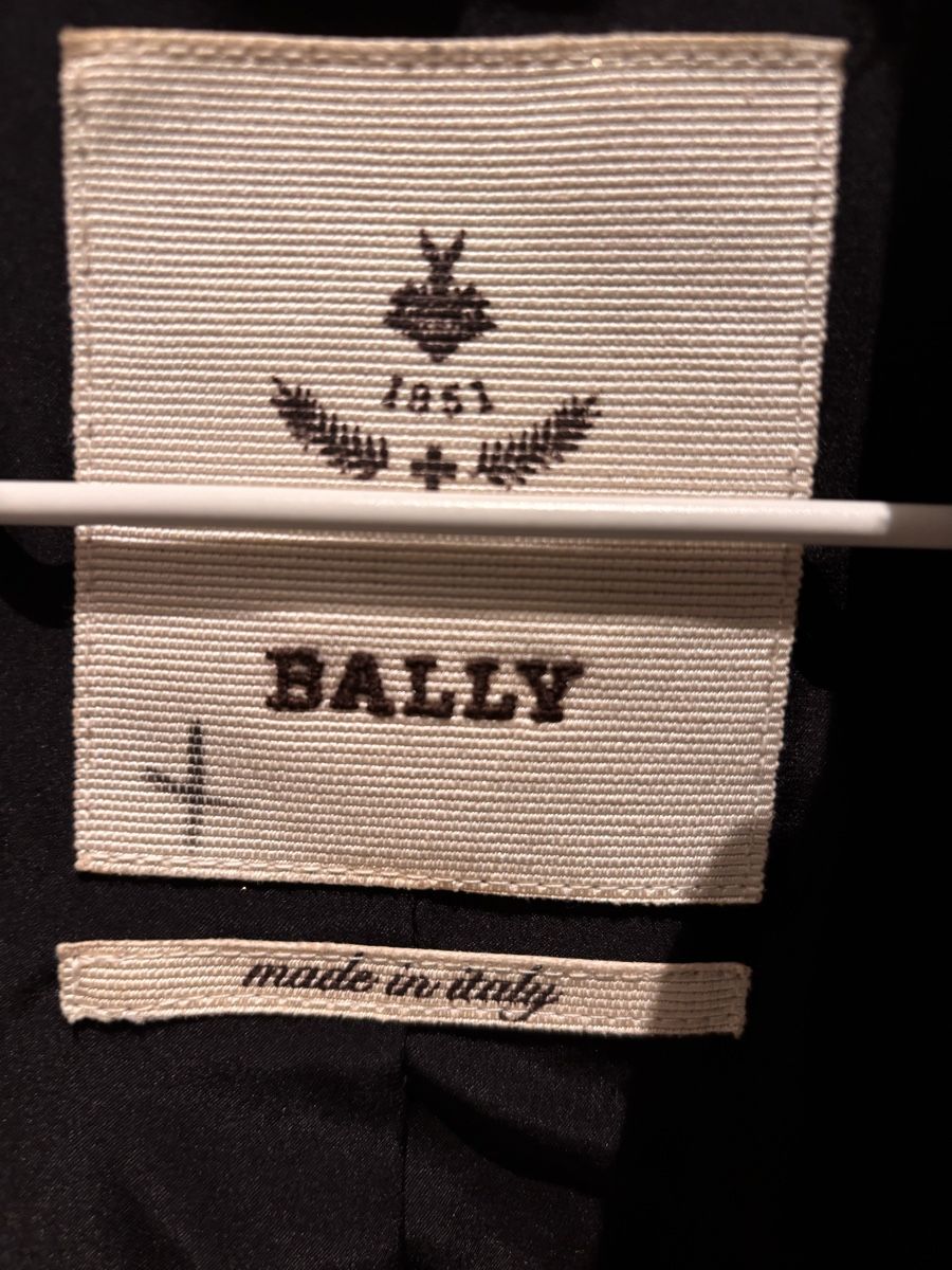 Giacche: Bally Metallic Silver Snakeskin Jacket IT36/US4 – Nuovo (secondo la descrizione) da Zürich venduto da Sonikasantos 3