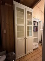 Vitrine weiss mit Glastüren zweitürig guter Zustand