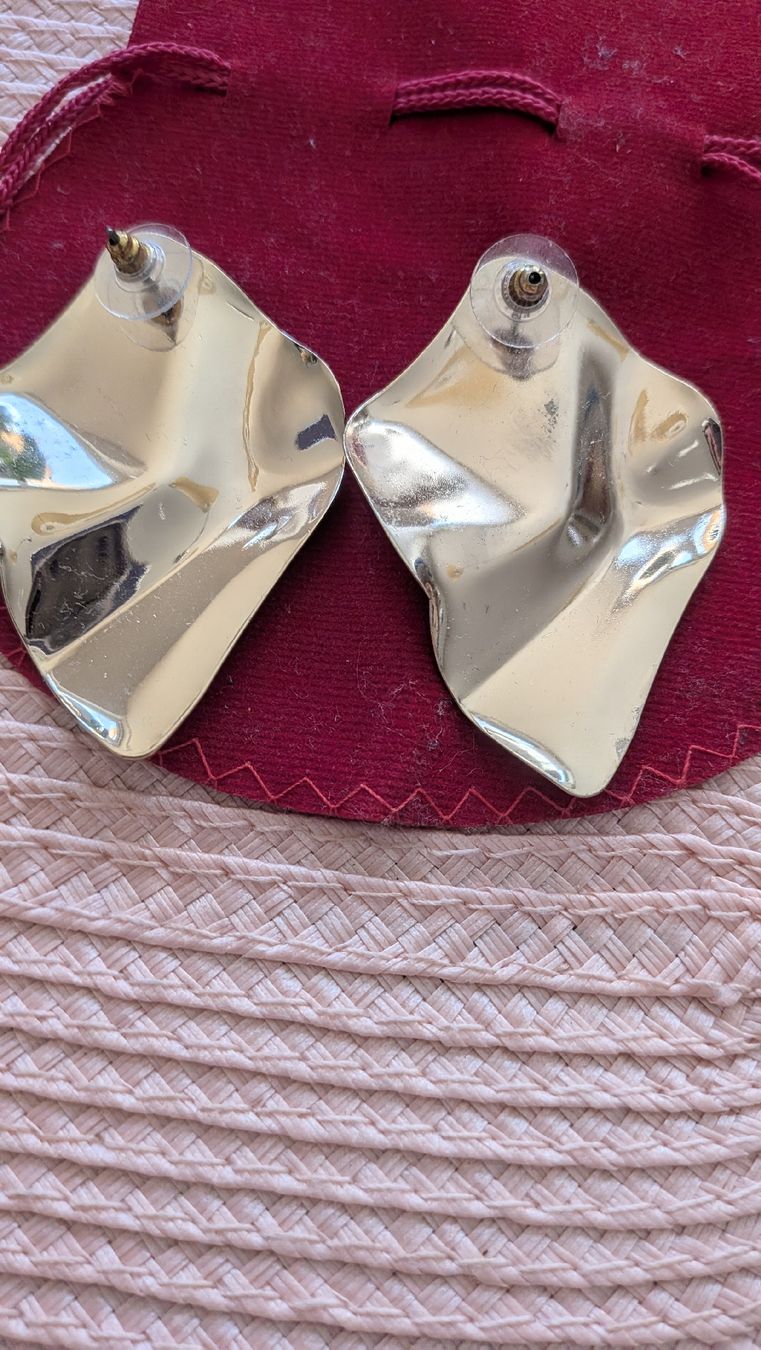 Mango Ohrringe & -stecker: Abstract Design Earrings Gold Tone Used Mango  – Gebraucht aus Zürich von yan_8lg2 1