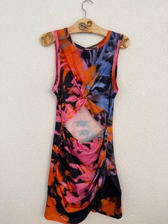 Buntes Cut‑Out Kleid mit Twist-Front – Grösse M