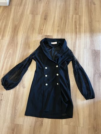 Schwarzes Kleid mit Tüllärmeln, Grösse M, Herbst-Look!