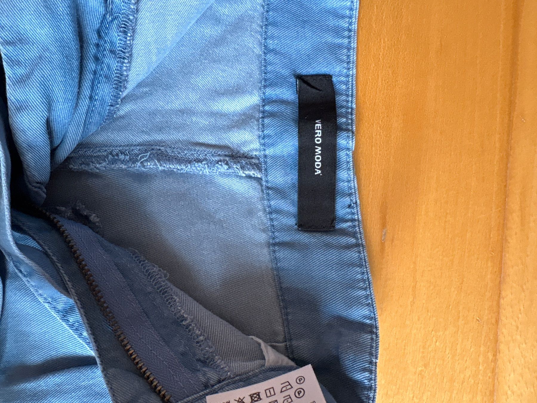 Vero Moda Pantaloni: Hose von Vero Moda gr m – Usato da Effretikon venduto da MarthaK. 1