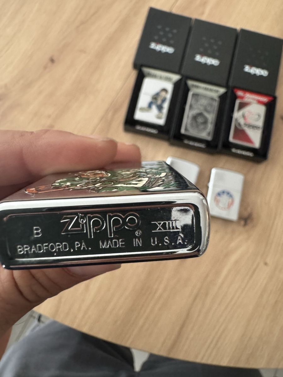 Zippo Feuerzeuge: Lot de 6 briquets Zippo collection – Neu (gemäss Beschreibung) aus Epagny von  1
